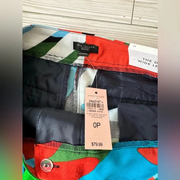 NWT | Ann Taylor Factory | The Drapey Wide Leg Crop Pants - Size 0P - Picture 4 of 5